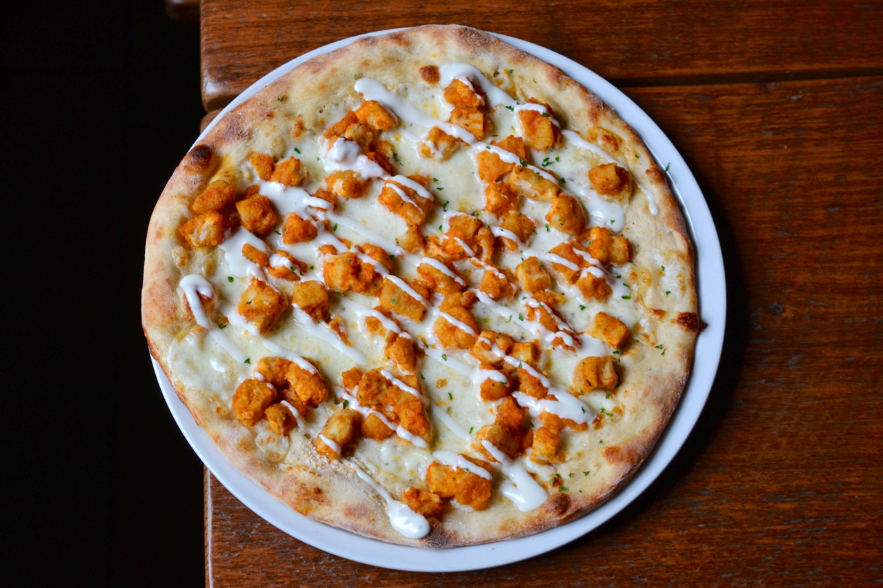 Order Large Buffalo Chicken Pizza food online from Danny's pizzeria ii store, Brooklyn on bringmethat.com