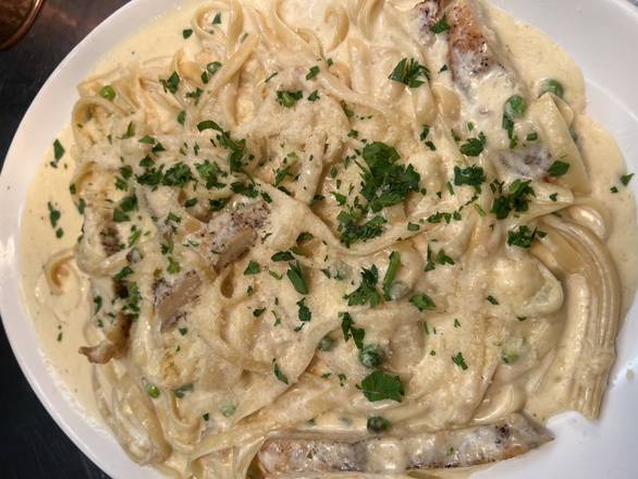 Order Fettuccine Chicken Alfredo food online from Le Grand store, Los Angeles on bringmethat.com