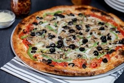 Order 10" Classic Veggie THIN food online from Bitcoin Pizza store, Santa Barbara on bringmethat.com