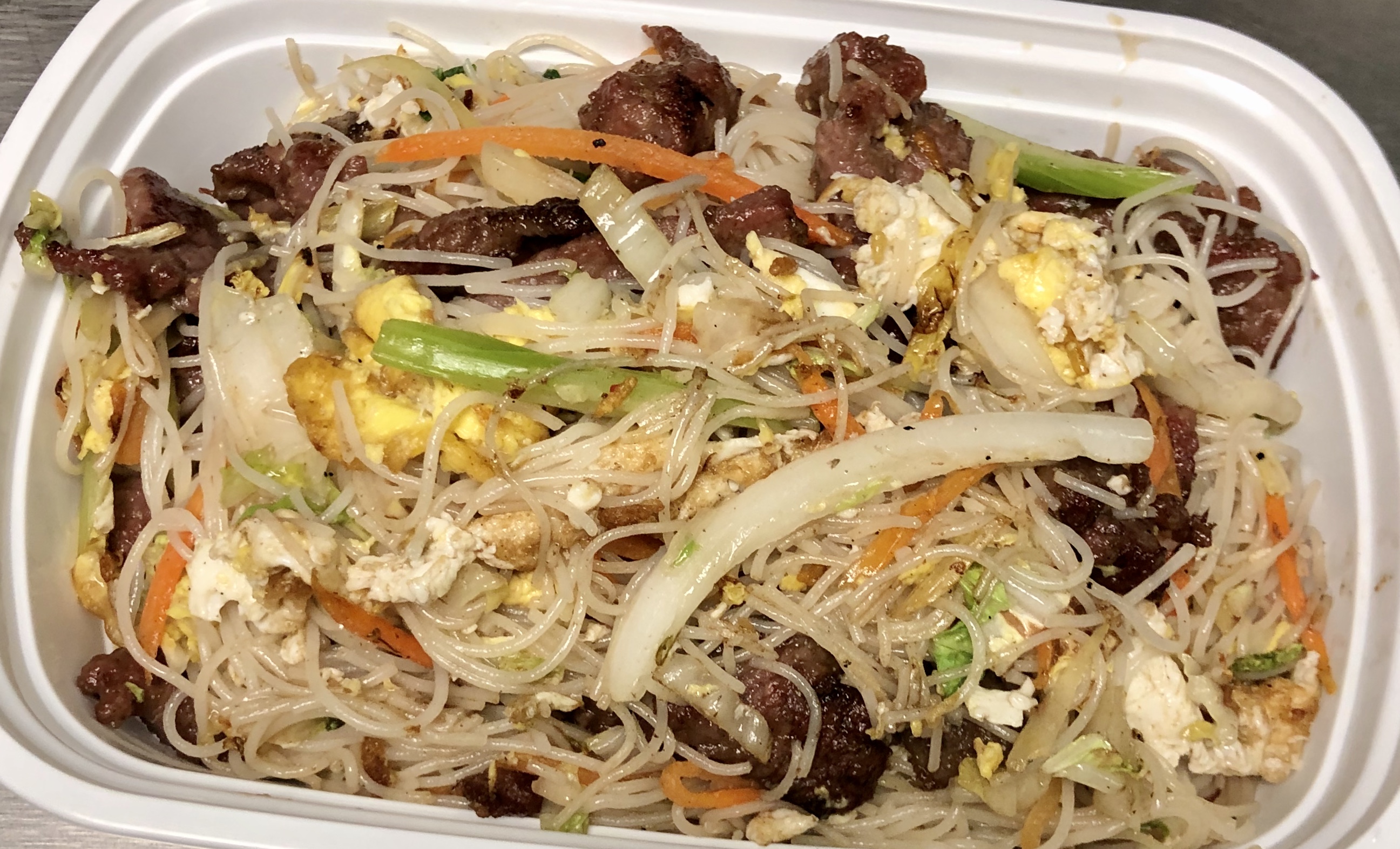 Order 45. Beef Chow Mein Fun food online from China Star store, Dunbar on bringmethat.com