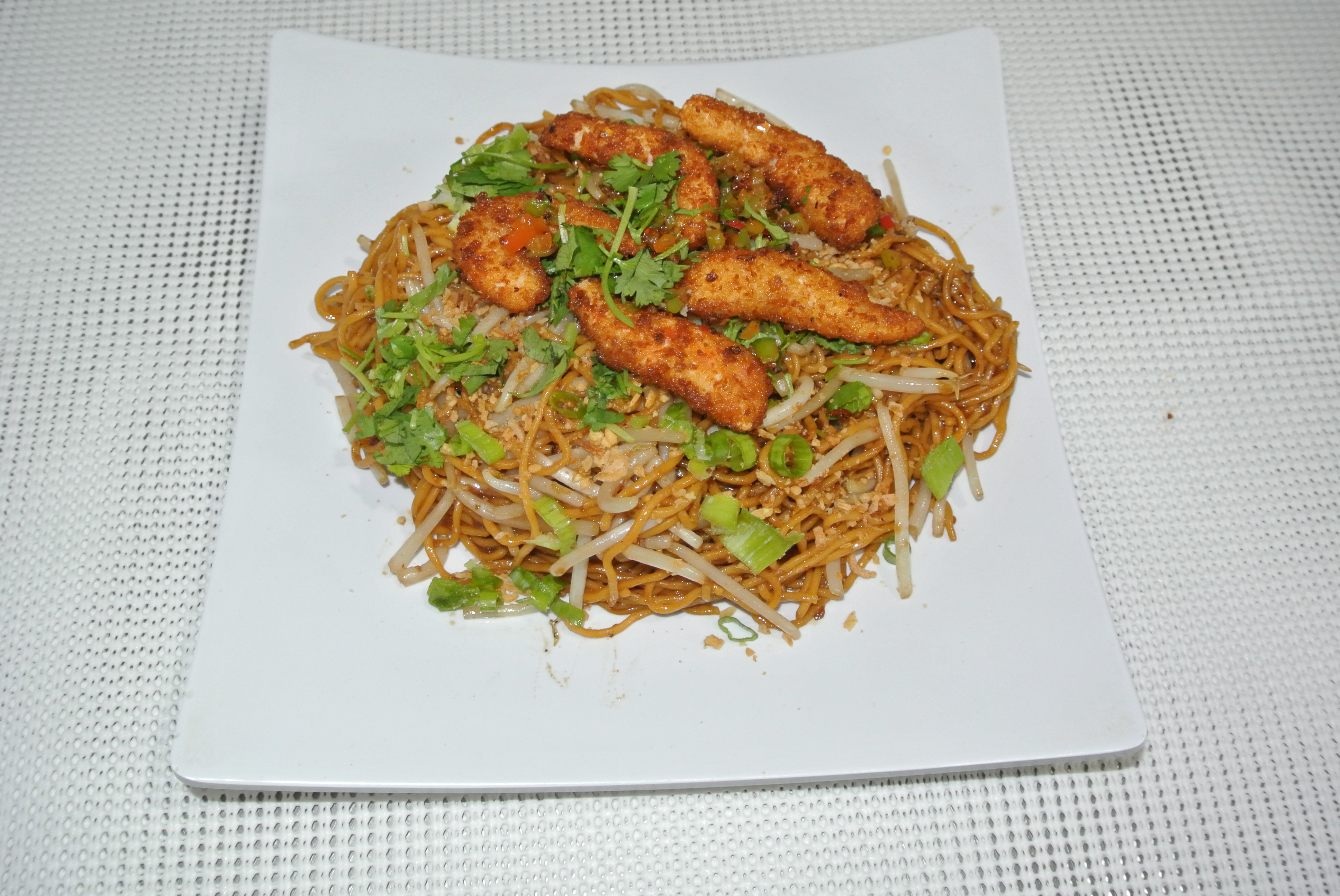 Order 24. Cha Cha Mongo Noodle  food online from Loving Hut Vegan Express store, San Diego on bringmethat.com