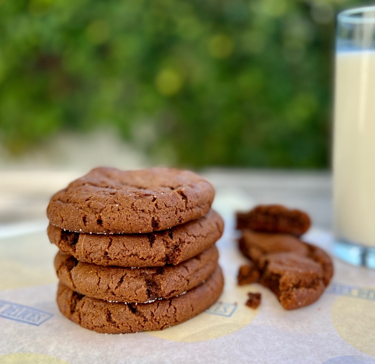 Order Chewy Ginger Cookie food online from Aux Delices store, Darien on bringmethat.com