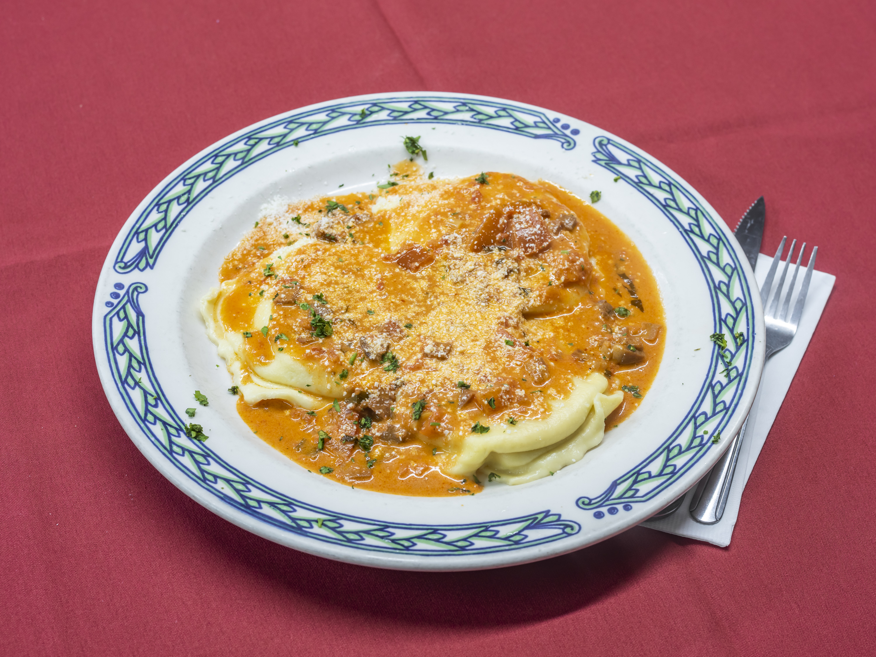 Order 5 Cheese Ravioli in Vodka Sauce food online from Fratello's store, Sea Girt on bringmethat.com