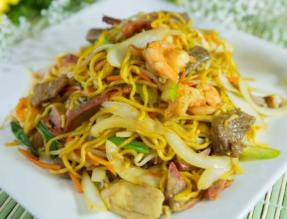 Order Chef Special Lo Mein food online from Dragon Palace store, Gresham on bringmethat.com