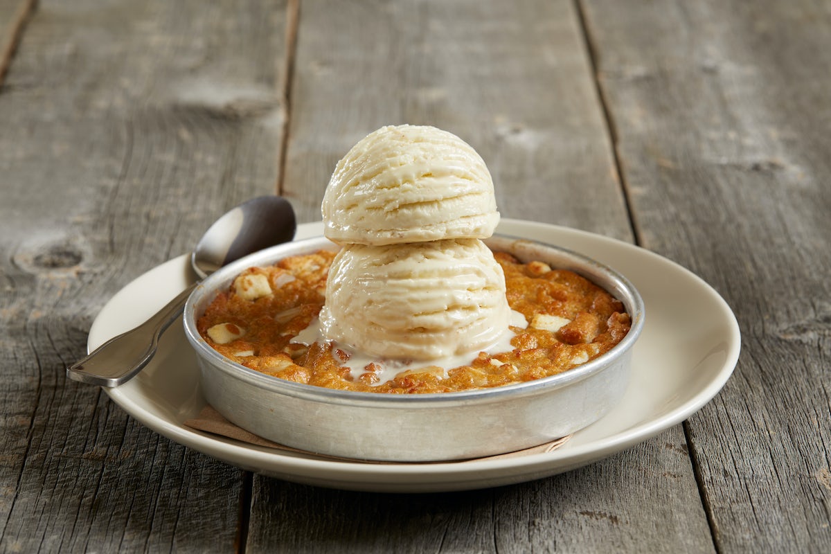 Order White Chocolate Macadamia Nut Pizookie® food online from Bj Restaurant & Brewhouse store, Rancho Cucamonga on bringmethat.com