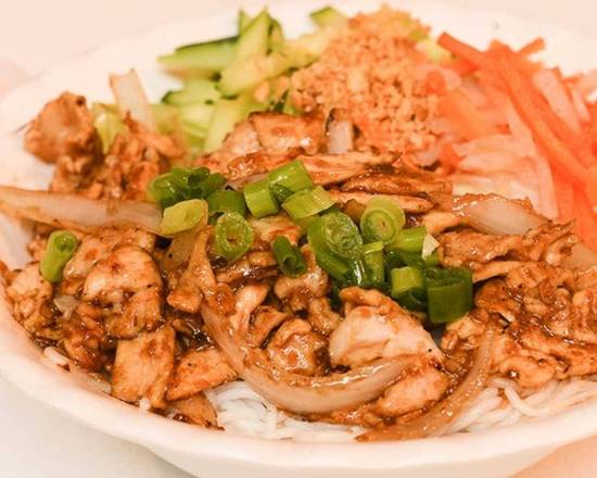 Order Chicken Vermicelli food online from Green Bamboo Noodle House store, Cordova on bringmethat.com
