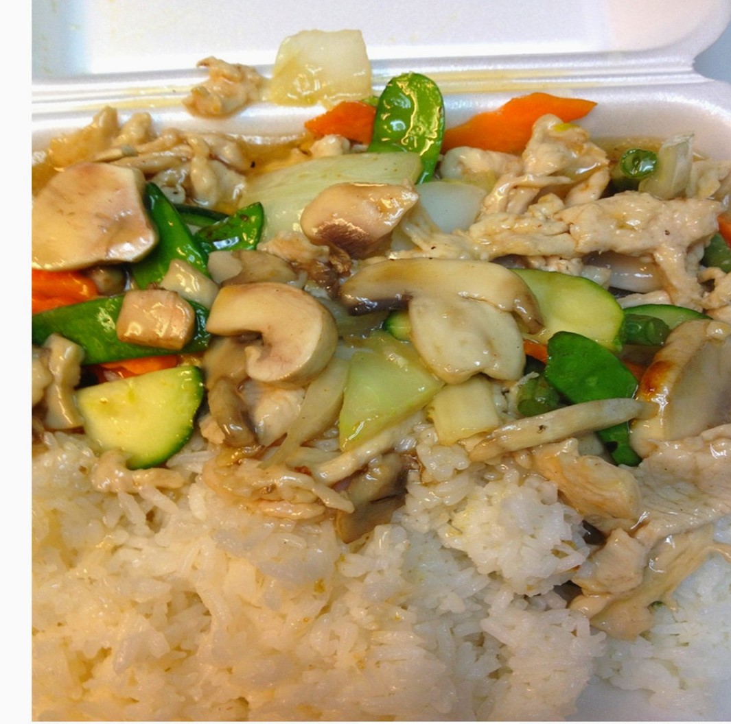 Order Moo Goo Gai Pan food online from Szechuan Express store, Pittsburgh on bringmethat.com