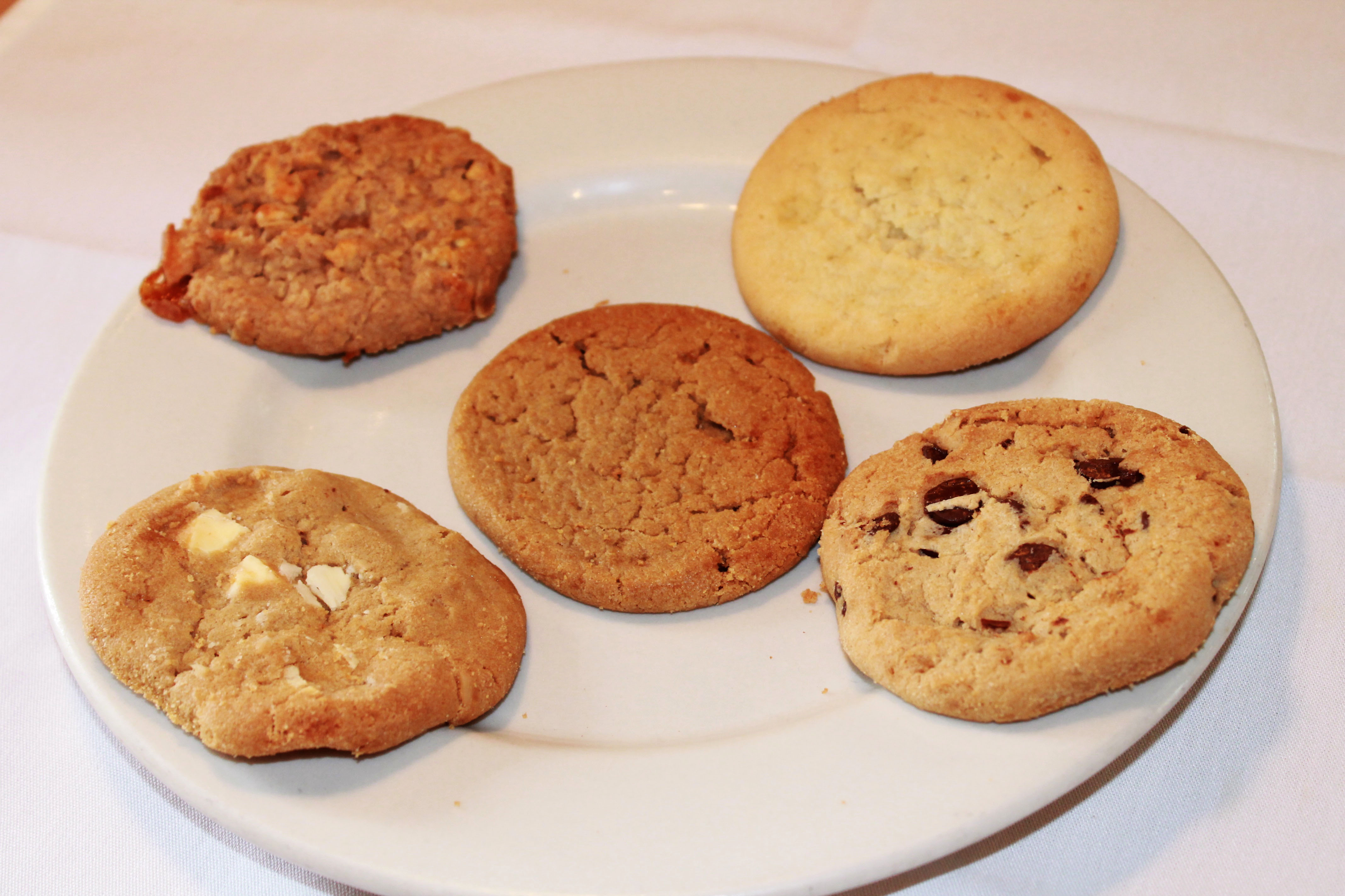 Order 1 Cookie  food online from Pecan St. Station Deli And Grill store, Pflugerville on bringmethat.com