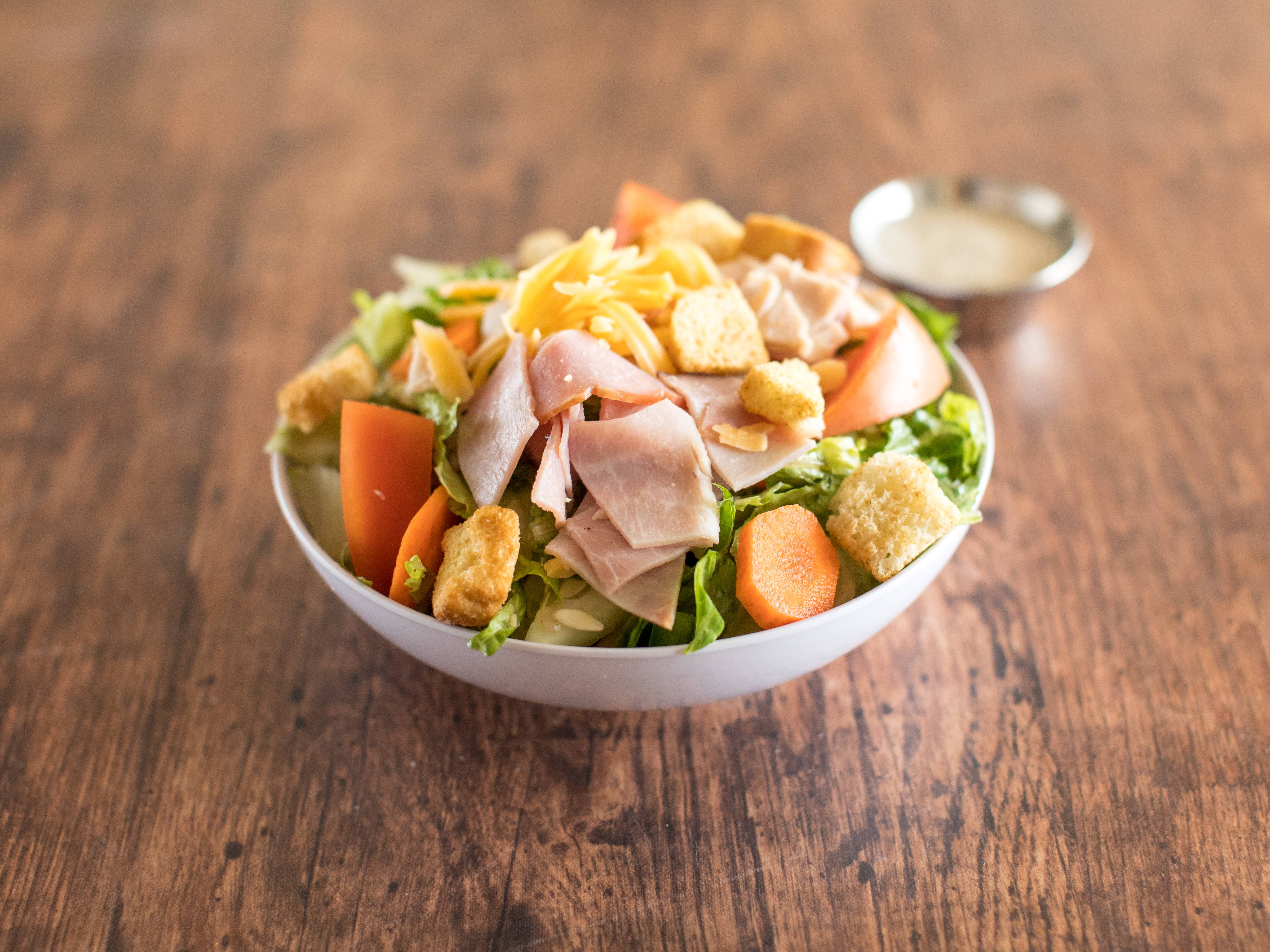 Order 46. Chef Salad food online from Padow's Hams & Deli store, Glen Allen on bringmethat.com