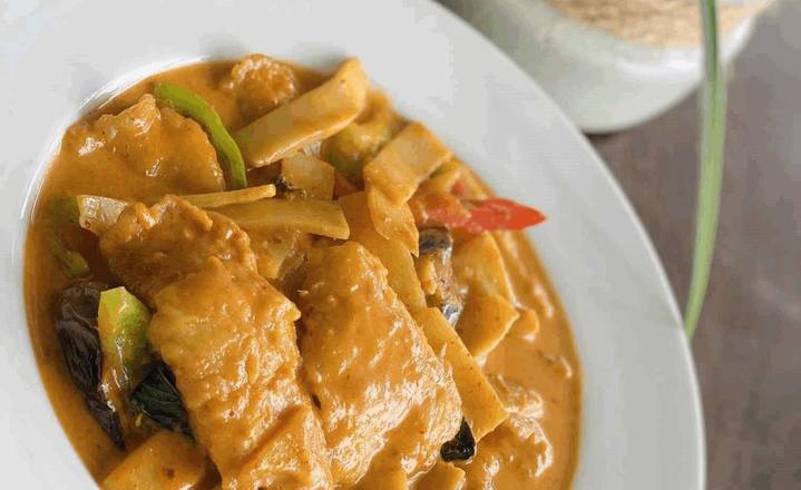 Order Catfish with Chu-Chee Curry sauce food online from Siam Spoon store, South San Francisco on bringmethat.com