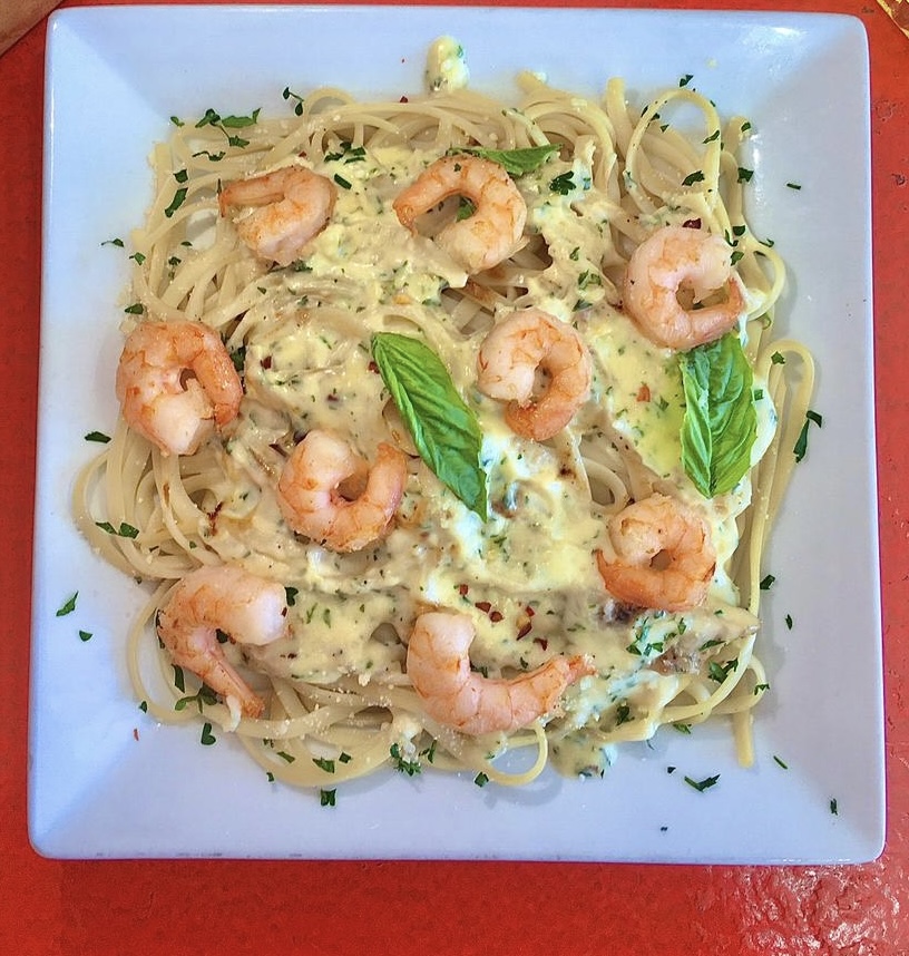 Order Alfredo pasta with shrimps  food online from Mona Lisa Pizzeria & Sub Shop store, Coral Gables on bringmethat.com