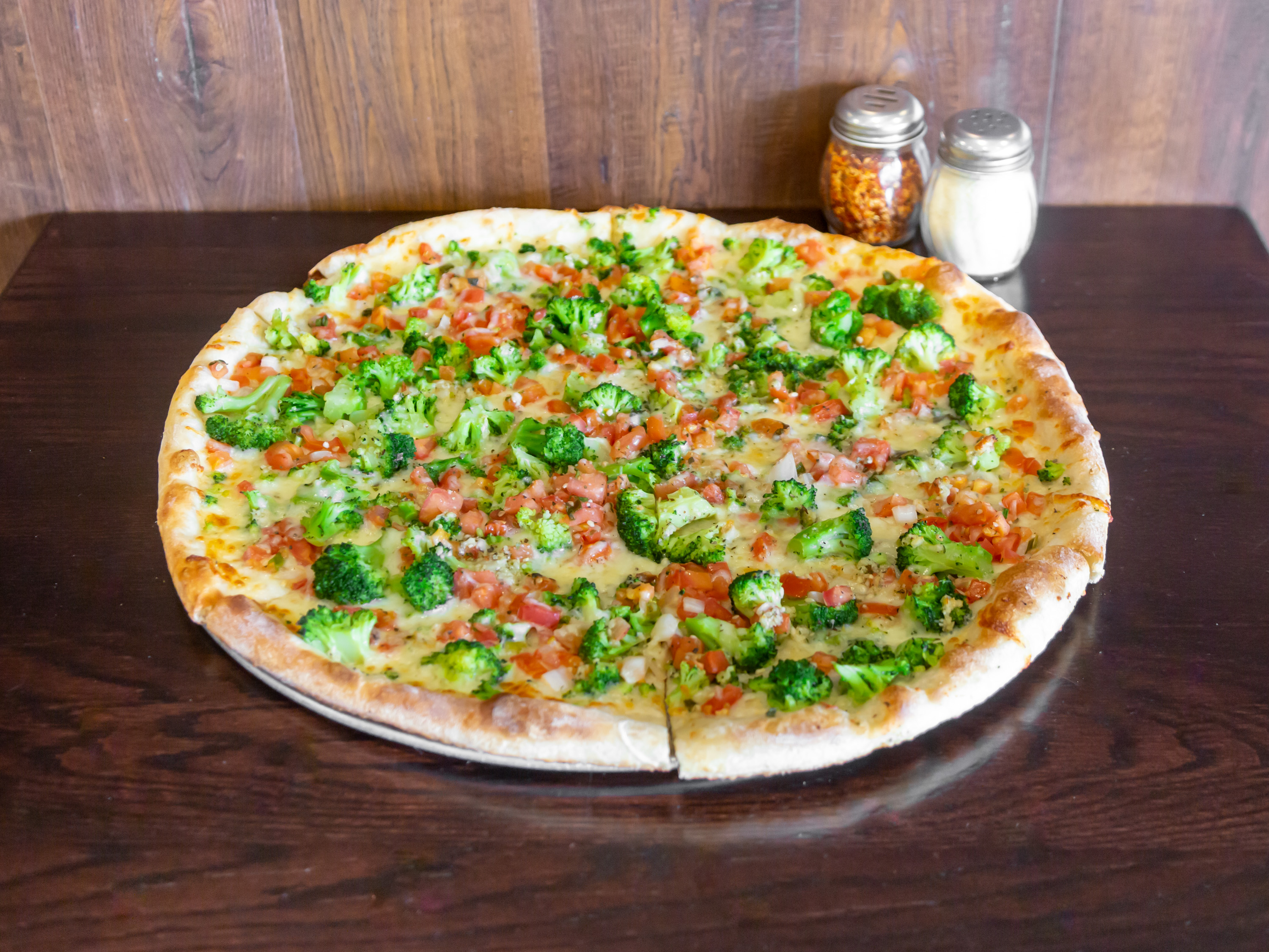 Order Large White Vegetable Pizza food online from Illiano Pizzeria & Restaurant store, Colchester on bringmethat.com