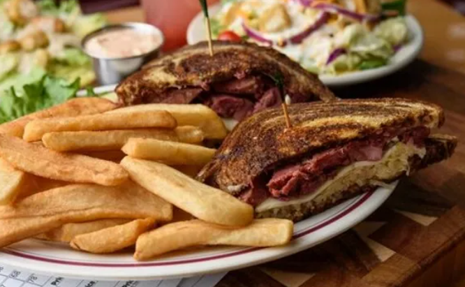 Order Reuben Sandwich food online from Tam O' Shanter store, Lincoln on bringmethat.com