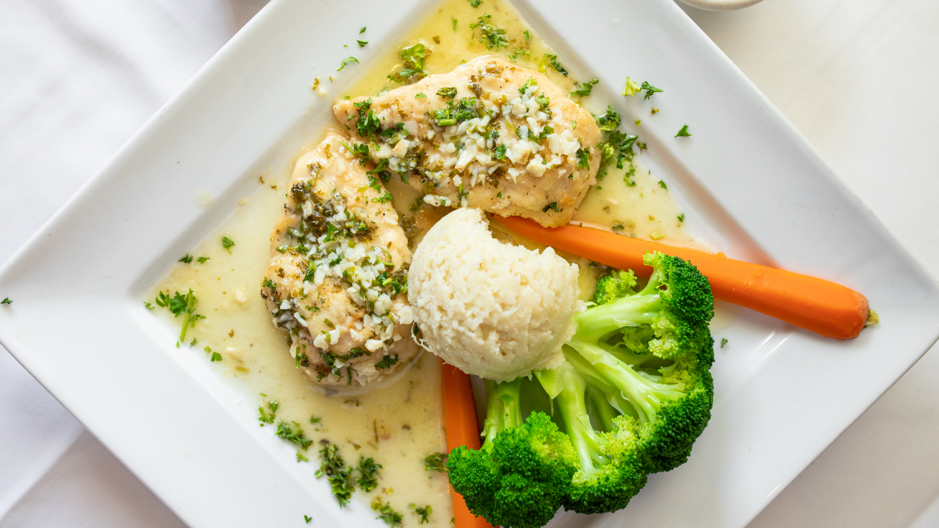 Order Scallopine di Pollo Al Limone food online from Stoney Point Bar & Grill store, Pasadena on bringmethat.com