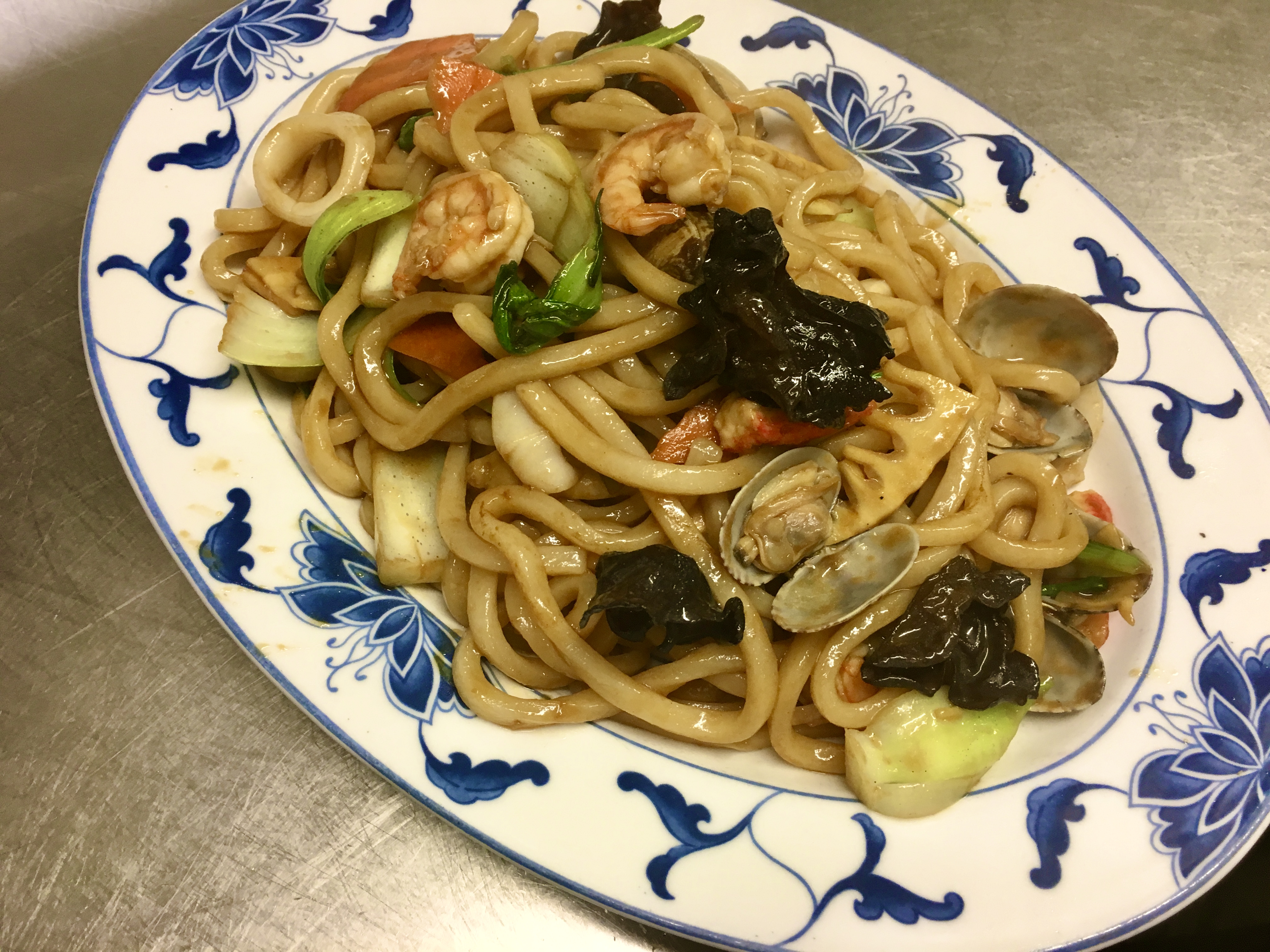 Order Sacha Seafood Udon Noodle, stir-fried-沙茶海鲜乌冬面 food online from Pyng Ho store, Decatur on bringmethat.com