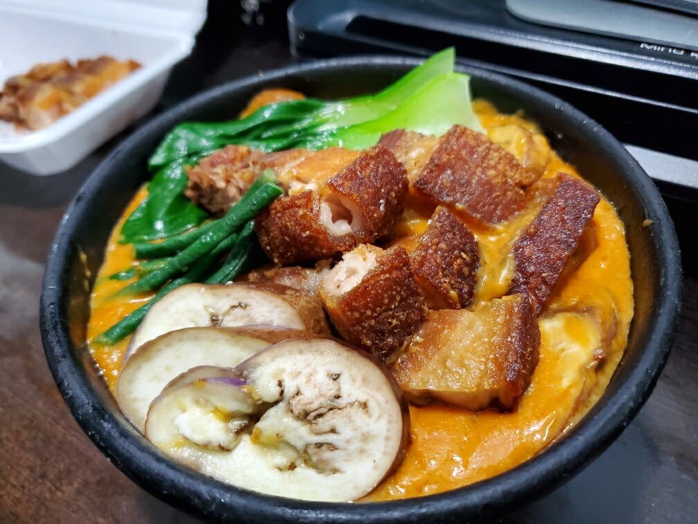 Order Crispy Pork Belly Kare-kare food online from MAX'S RESTAURANT (Cuisine of the Philippines) store, Jersey City on bringmethat.com