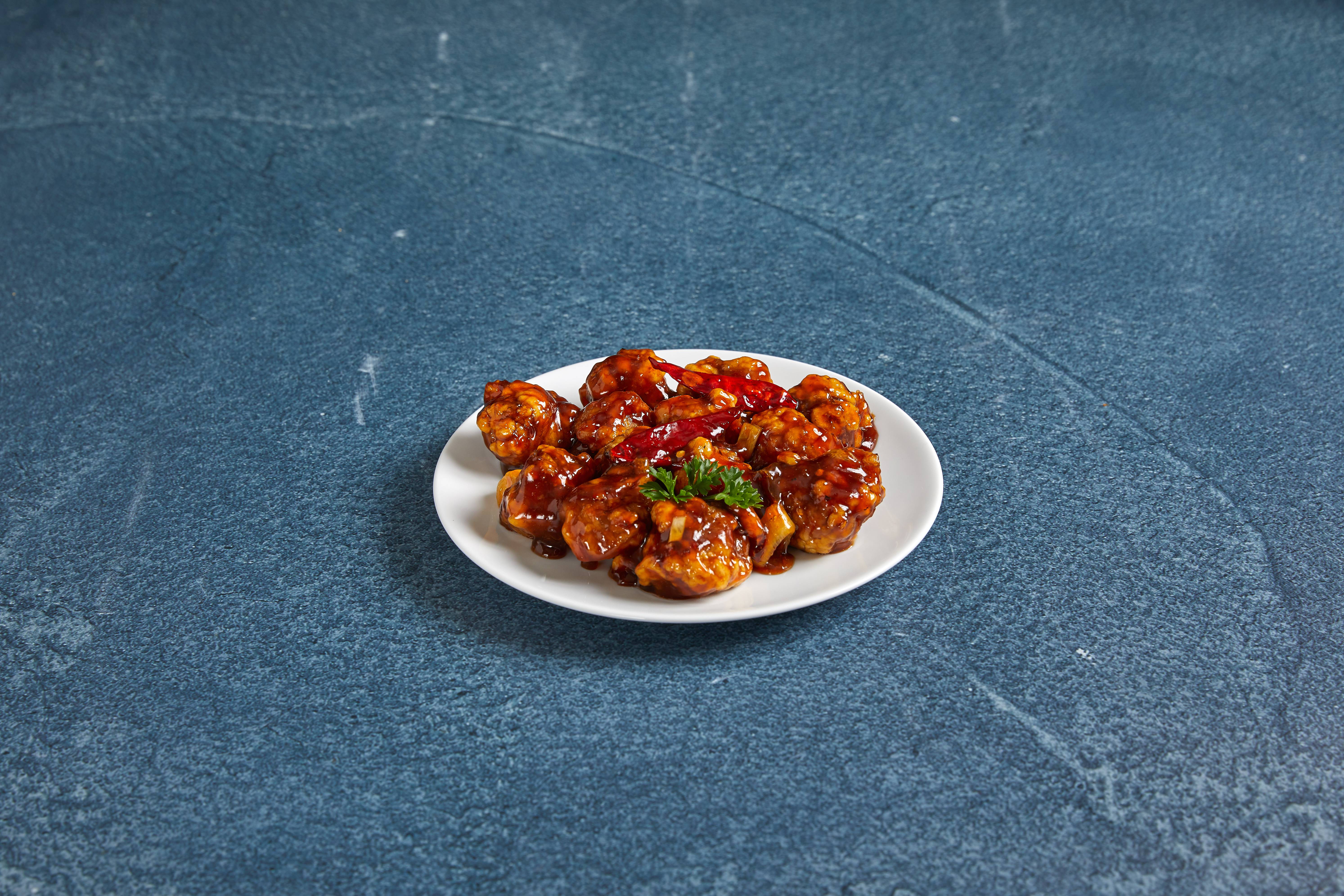 Order General Tsao's Chicken food online from Hunan Cafe store, Los Angeles on bringmethat.com