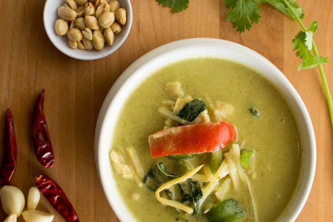 Order Green Curry food online from Thai Street Market store, Saint Paul on bringmethat.com