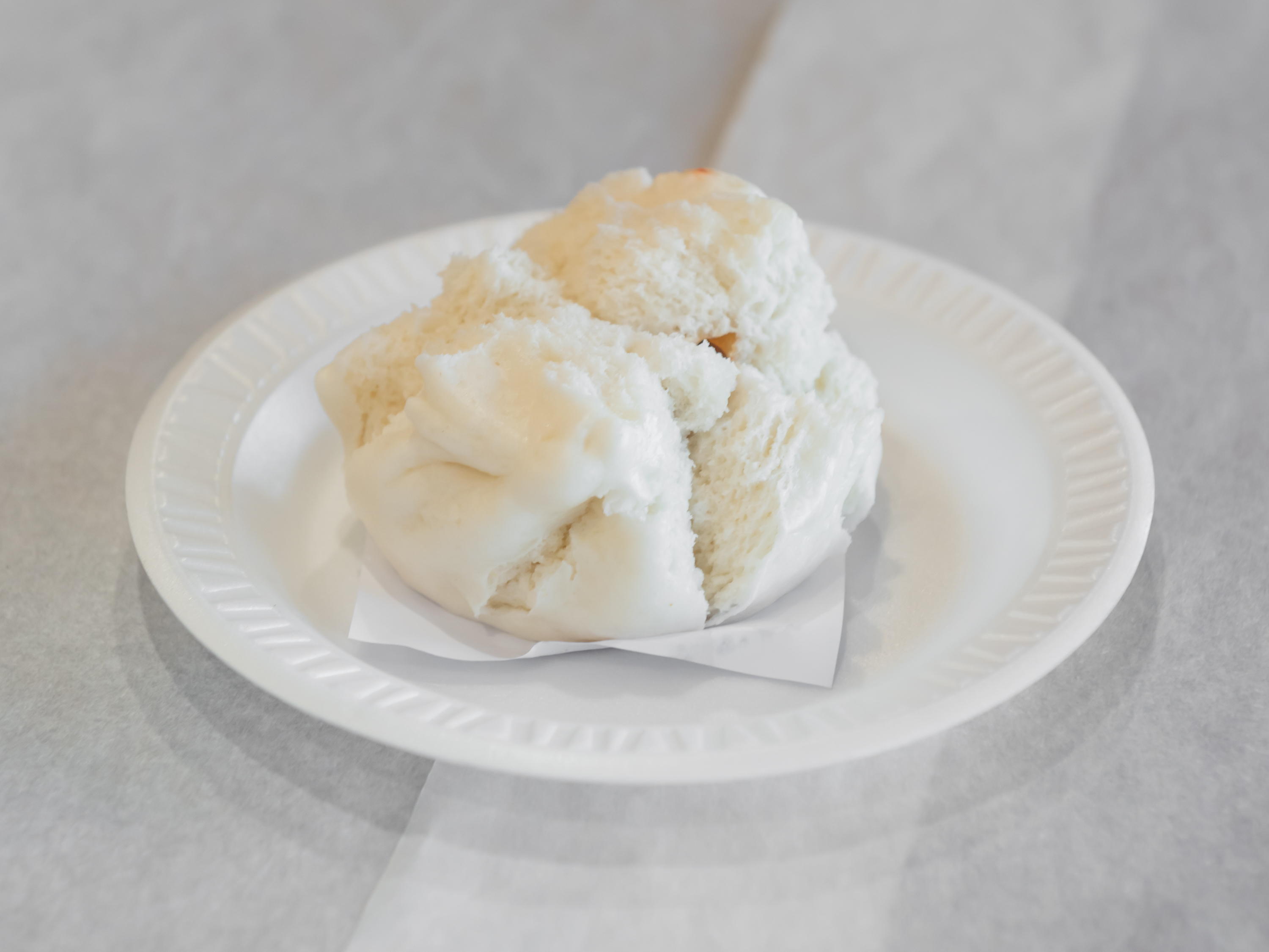 Order Steamed BBQ Pork Bun (蒸叉烧包) food online from Long Family Pastry store, Los Angeles on bringmethat.com