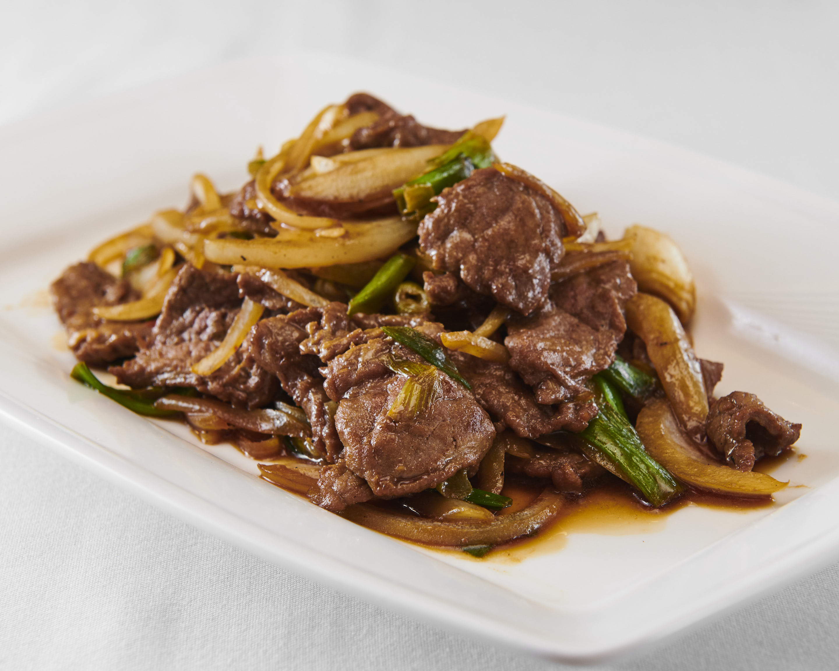 Order B15. Dinner Mongolian Beef food online from Ollie's Noodle Shop & Grille store, New York on bringmethat.com