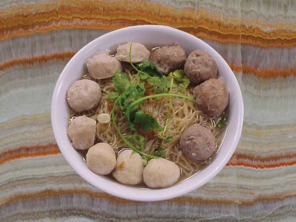 Order 127. Pork, Fish and Beef Ball Noodle Soup food online from San Sun store, San Francisco on bringmethat.com