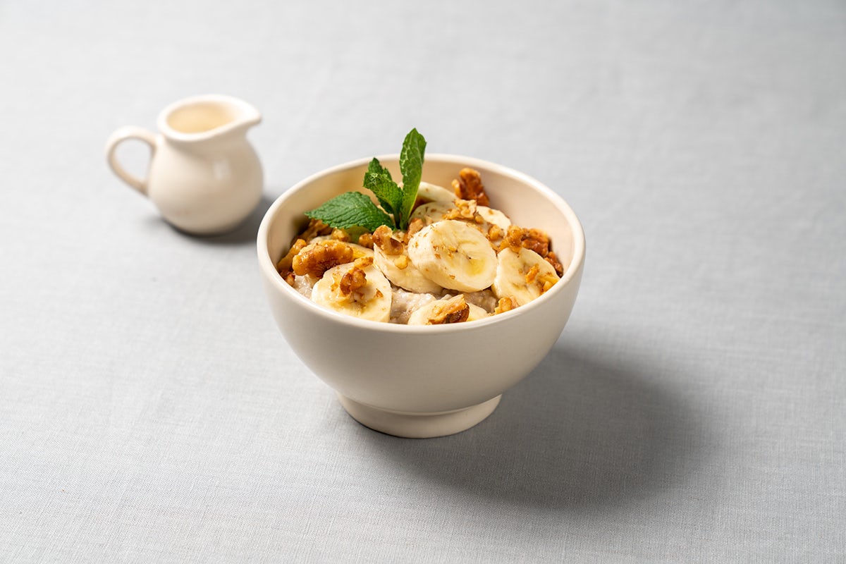 Order Organic Steel-Cut Oatmeal with Honey Walnuts and Banana food online from Le Pain Quotidien store, Glendale on bringmethat.com