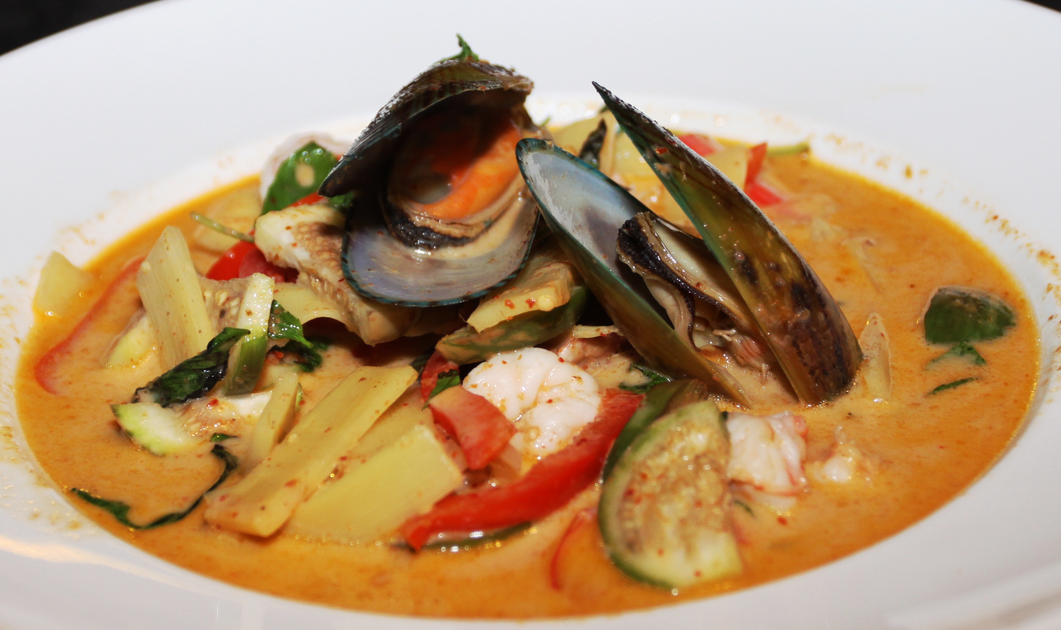 Order 604. Spicy Seafood Curry food online from Siam Pasta Thai Cuisine store, Chicago on bringmethat.com