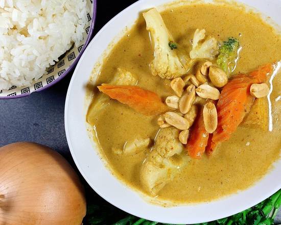 Order Massaman Curry food online from Aroma Royal Thai Cuisine store, Franklin Township on bringmethat.com