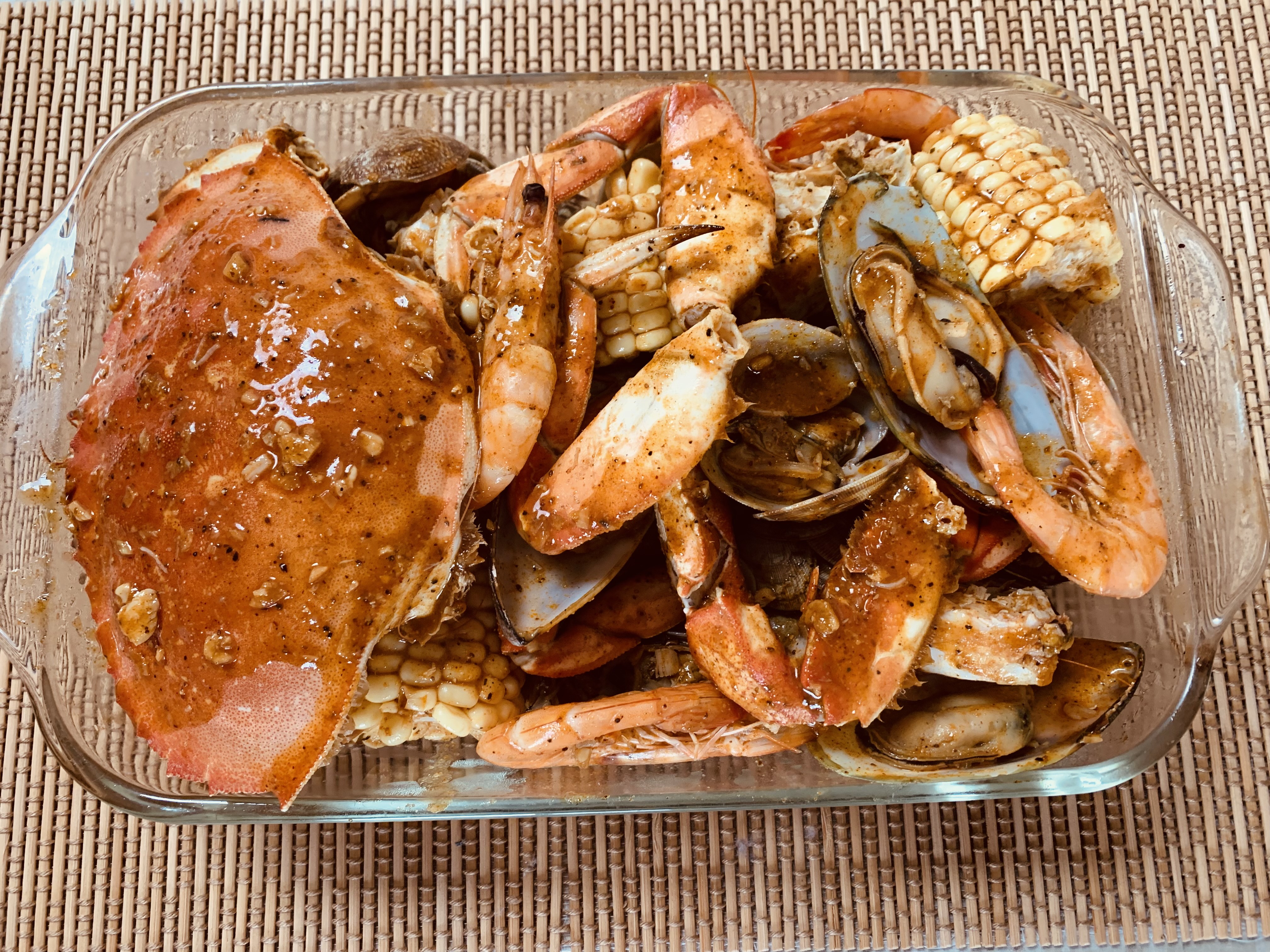 Order C2. Cajun Boiling Seafood Tray海鲜盘 food online from Maple Restaurant store, San Francisco on bringmethat.com