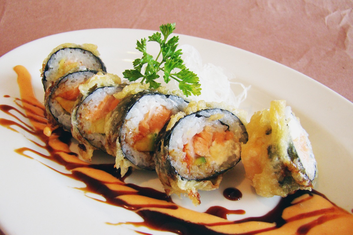 Order DR4. Golden Philli Roll food online from Hoshi Sushi store, Fullerton on bringmethat.com