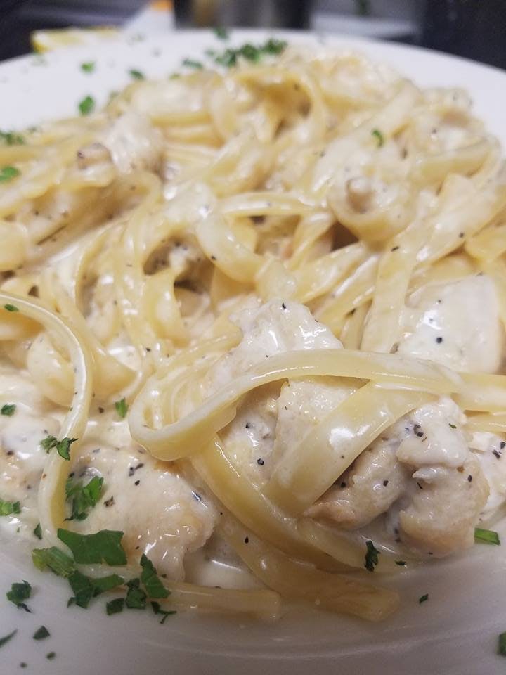 Order Fettuccine Alfredo - Entree food online from Cafe Corleone store, Paramount on bringmethat.com