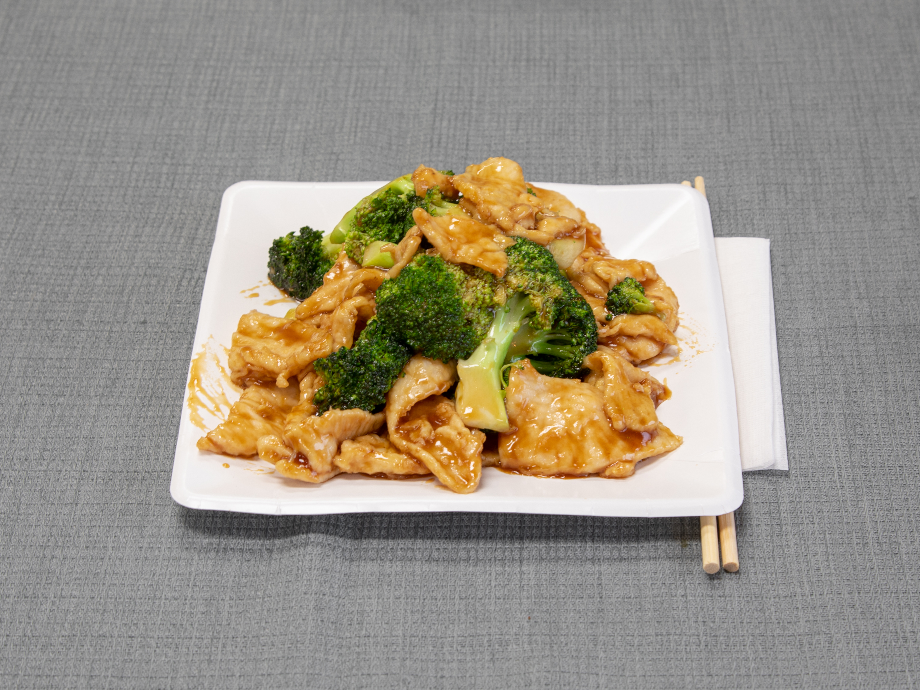 Order 82. Chicken with Broccoli food online from Fortune Chinese Restaurant store, Floral Park on bringmethat.com