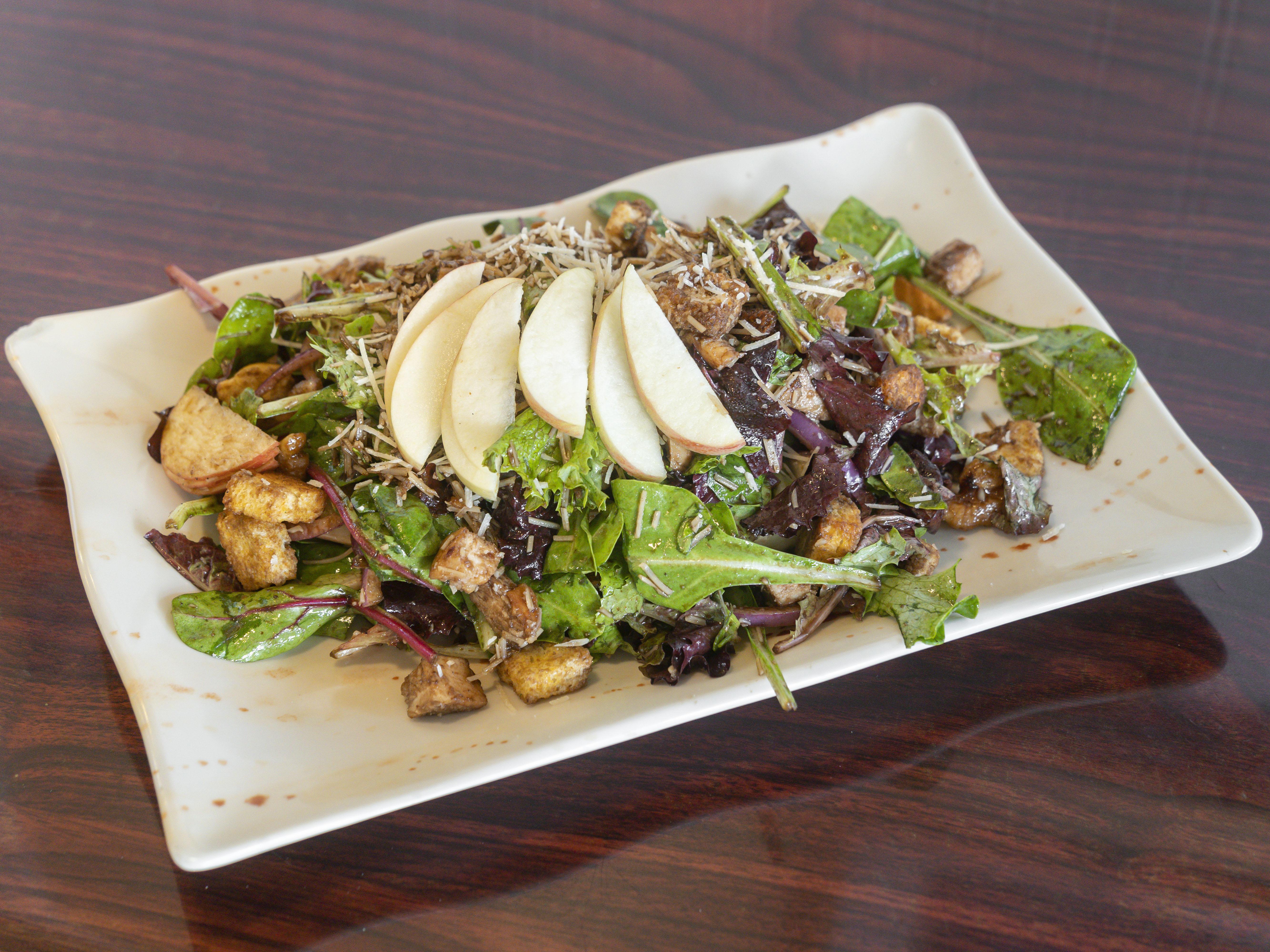 Order Balsamic Grilled Chicken Salad Lunch food online from Sandwich Saloon store, San Pedro on bringmethat.com