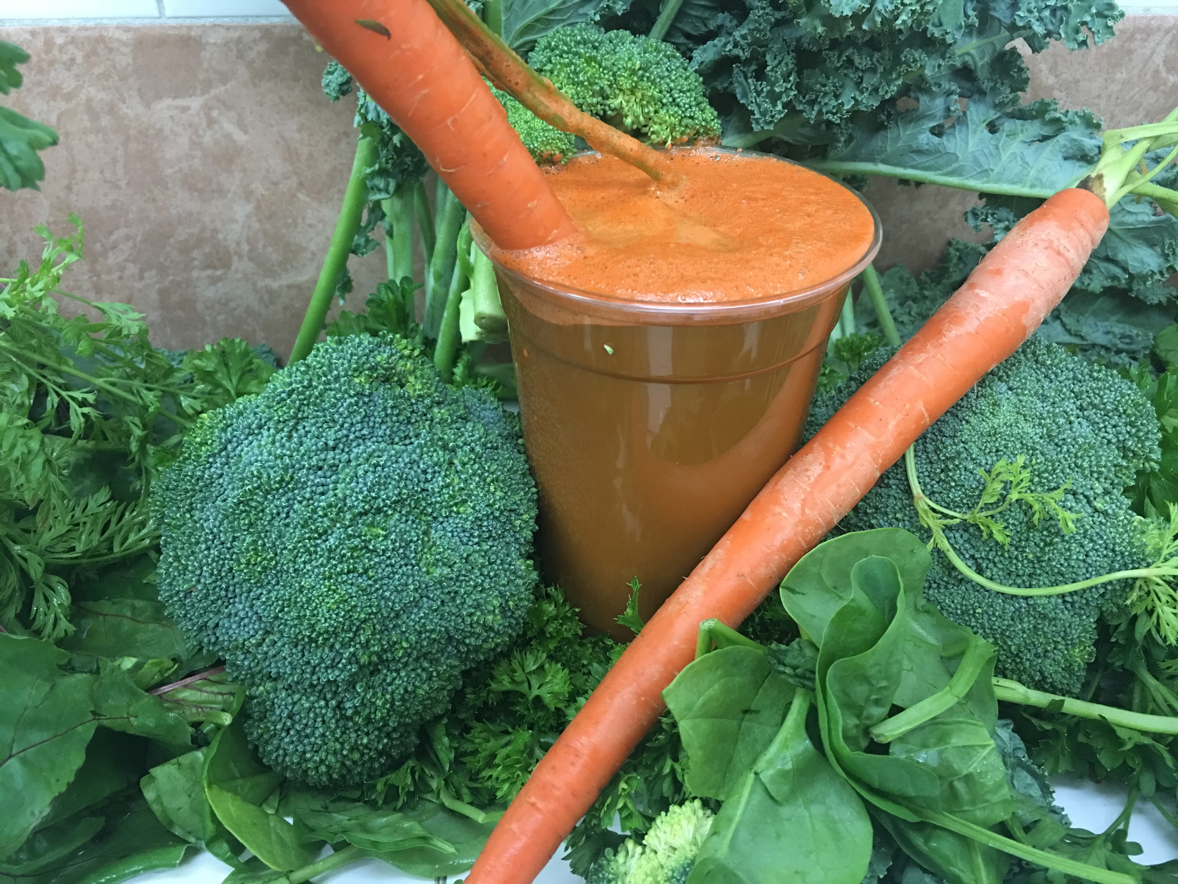 Order 7. Carrot, Broccoli and Spinach Juice food online from Elmhurst Deli store, Elmhurst on bringmethat.com