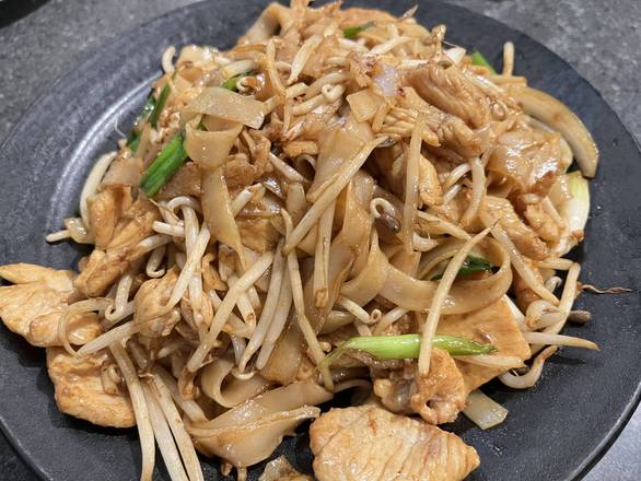Order Chicken Chow Fun 干炒鸡河 food online from Jun Dynasty Chinese Restaurant store, Tucson on bringmethat.com