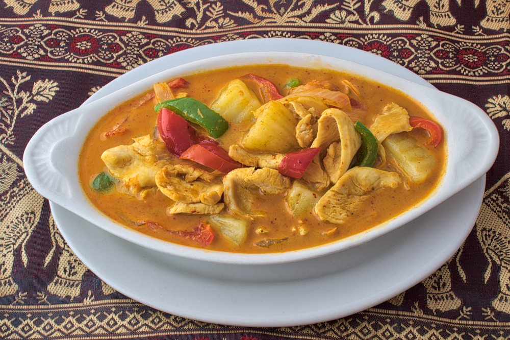 Order Yellow Curry food online from Sweet Basil Thai Cuisine store, Hurst on bringmethat.com