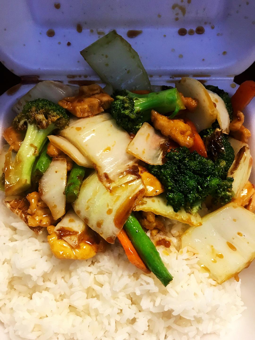 Order Chicken with Mixed Vegetables food online from Szechuan Express store, Pittsburgh on bringmethat.com