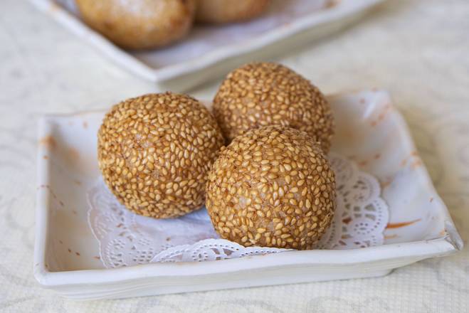 Order Fried Sesame Ball 芝麻豆沙煎堆 food online from Asian Pearl Peninsula store, Millbrae on bringmethat.com