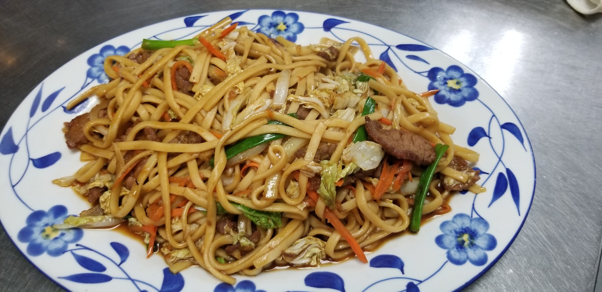 Order 56. Beef Lo Mein food online from Cyclo Restaurant store, Austin on bringmethat.com