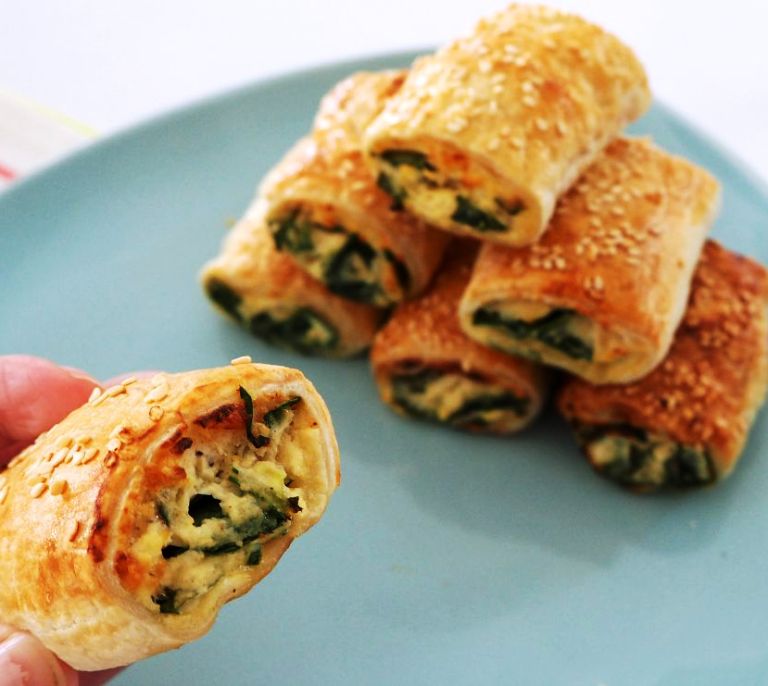 Order Spinach Rolls food online from Pizza Station store, Bellevue on bringmethat.com