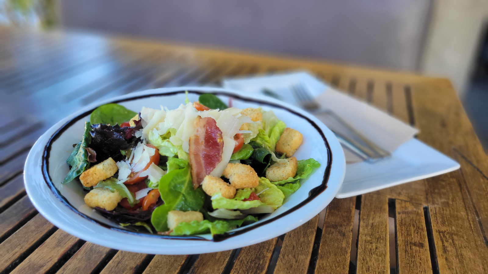 Order The BLT Salad food online from Midici The Neapolitan Pizza Company store, Sherman Oaks on bringmethat.com