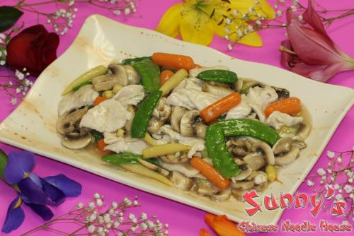 Order 52. Moo Goo Gai Pan food online from Sunny's Chinese Noodle House store, Green Bay on bringmethat.com