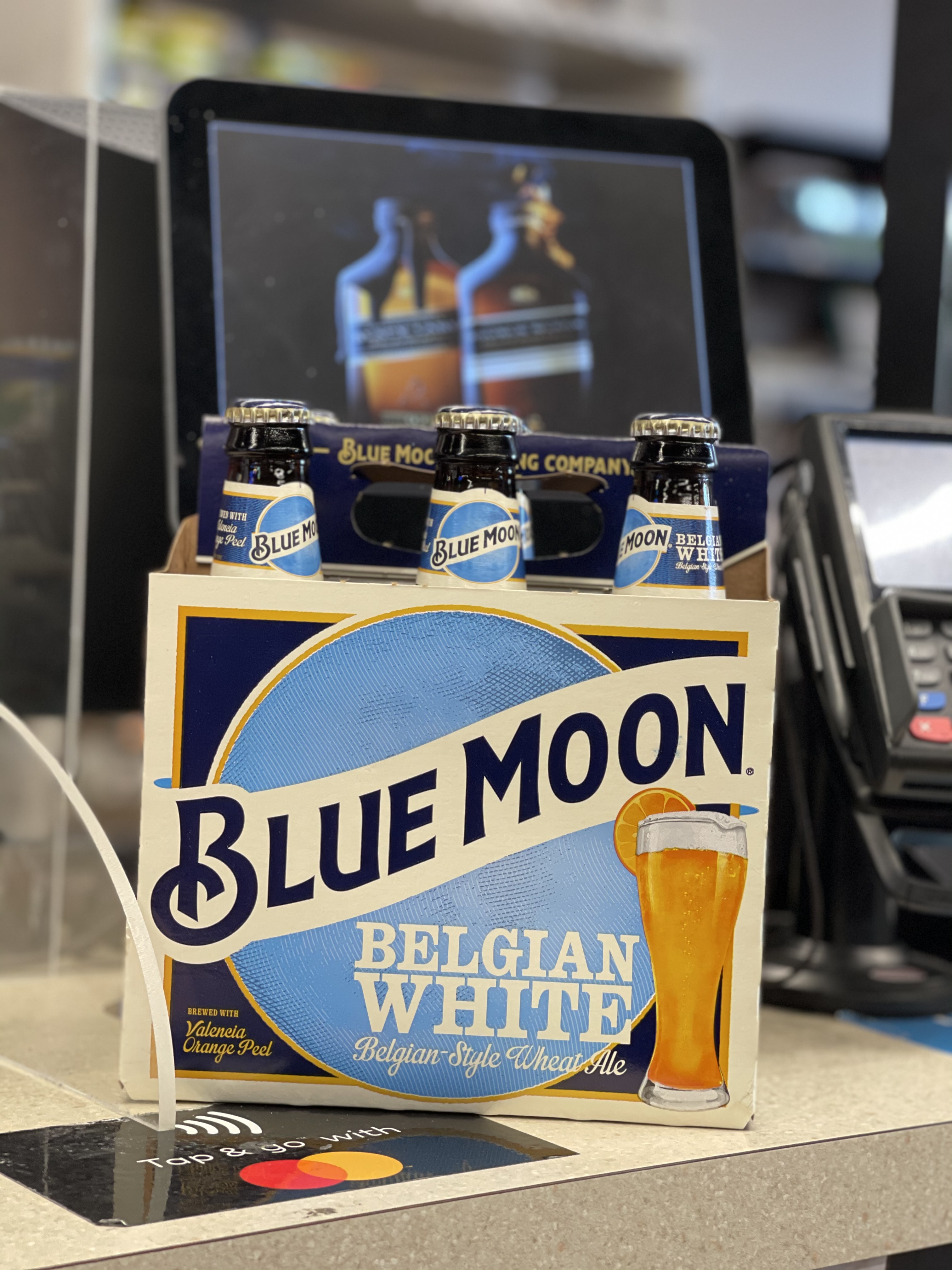Order Blue Moon, 6 Pack-12 oz. Bottle Beer food online from Esplanade Wine & Spirits store, Arlington Heights on bringmethat.com