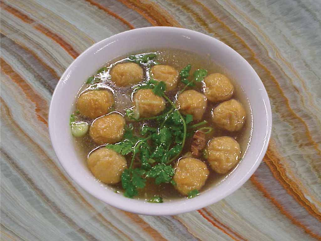 Order 124. Fried Fish Ball Noodle Soup food online from San Sun store, San Francisco on bringmethat.com