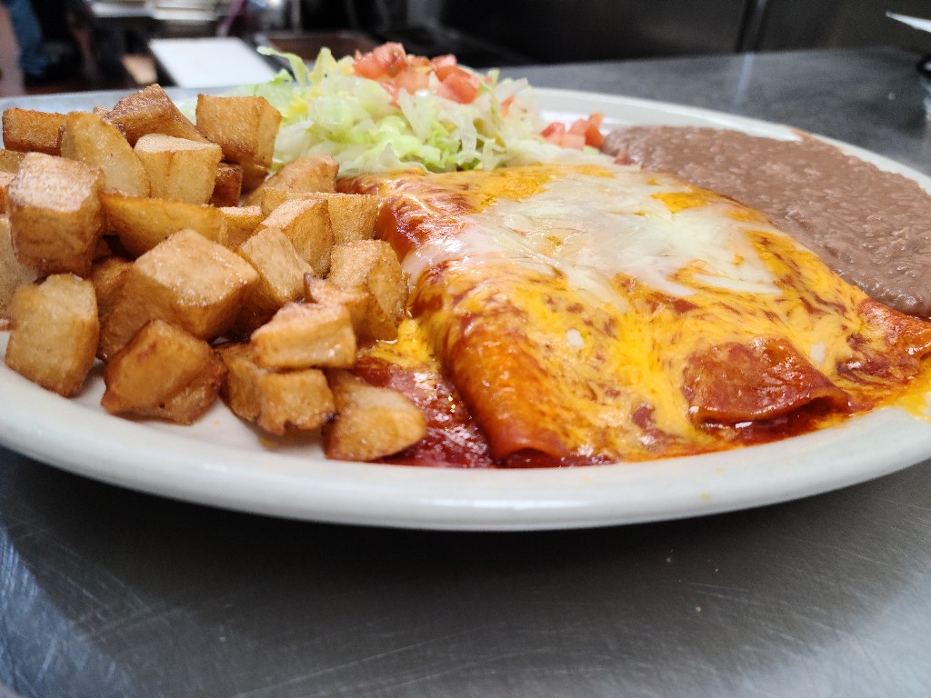 Order CHEESE ENCHILADAS PLATE food online from Los Arcos Mexican Grill store, San Antonio on bringmethat.com
