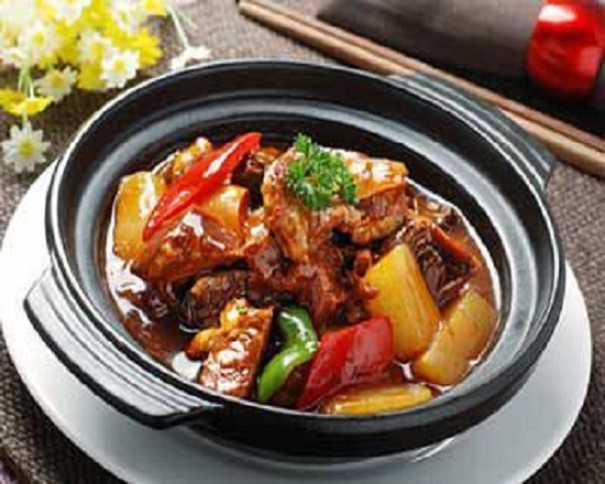 Order Spicy Beef Stew in Clay Pot 川味牛腩萝卜煲 food online from Sichuan Tasty store, San Francisco on bringmethat.com