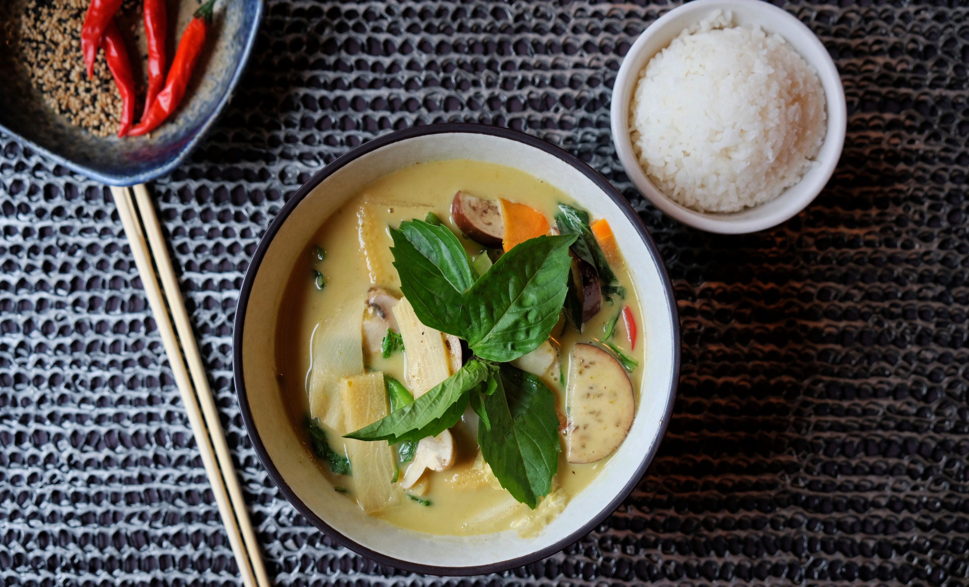 Order Green Curry food online from Circle Sushi & Grill store, Chicago on bringmethat.com