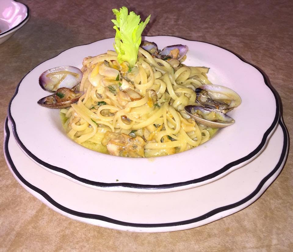 Order Linguine with Clam Sauce - Pasta food online from Delizia 92 restaurant & pizza store, New York on bringmethat.com