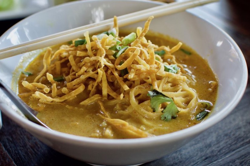 Order Curry Noodle Soup food online from Thai Fiesta Cafe store, Paramount on bringmethat.com