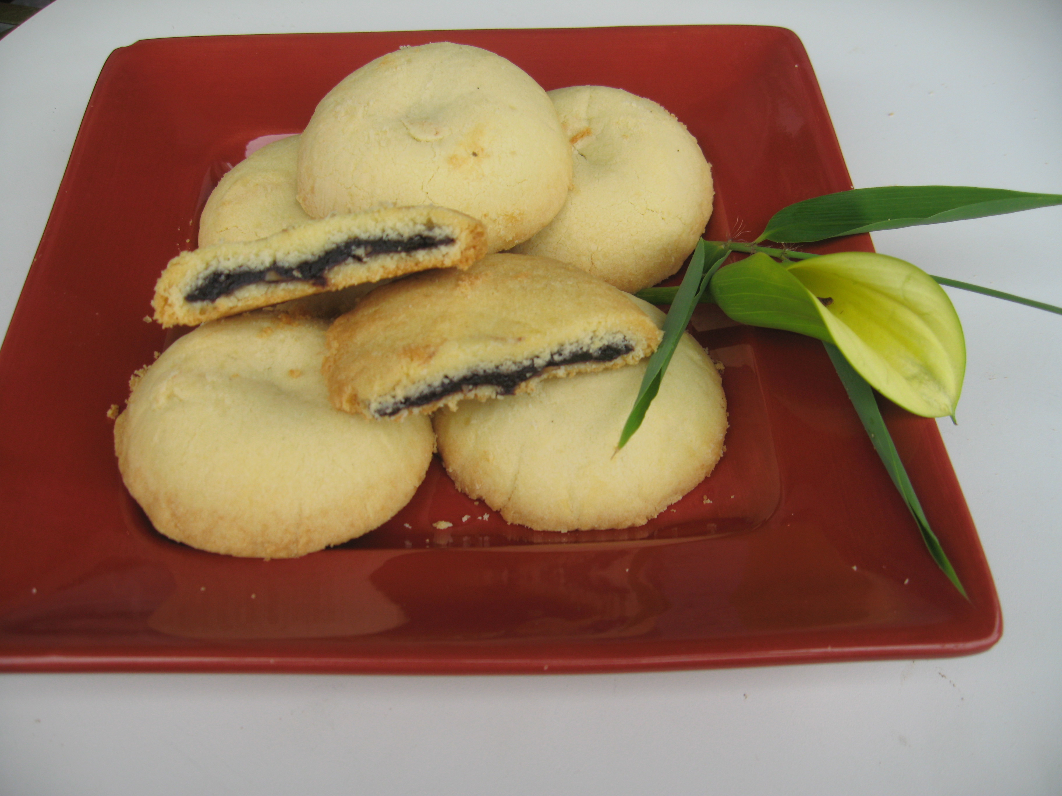 Order Chocolate Shortbread Cookie food online from An Xuyen Bakery store, Portland on bringmethat.com